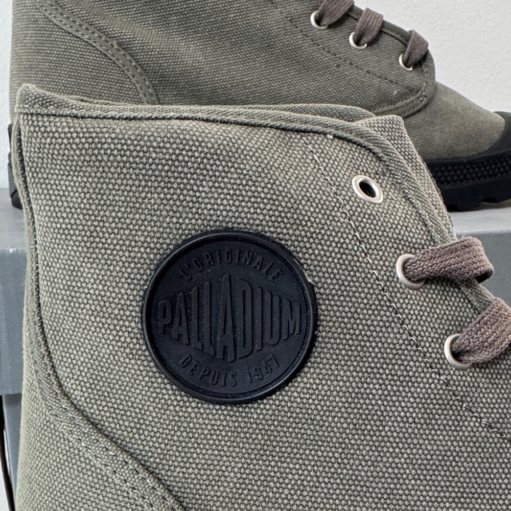 NIB!!!! Men’s Palladium Khaki Green Pamp Hi High-Top Sneakers with Black Soles - Picture 2 of 7